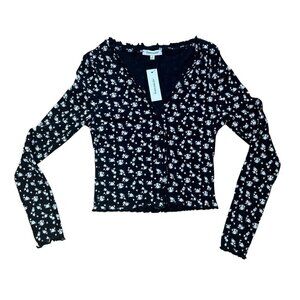 NWT Francesca's Cropped Lettuce Edged Ribbed Floral Button Front Top Size Small